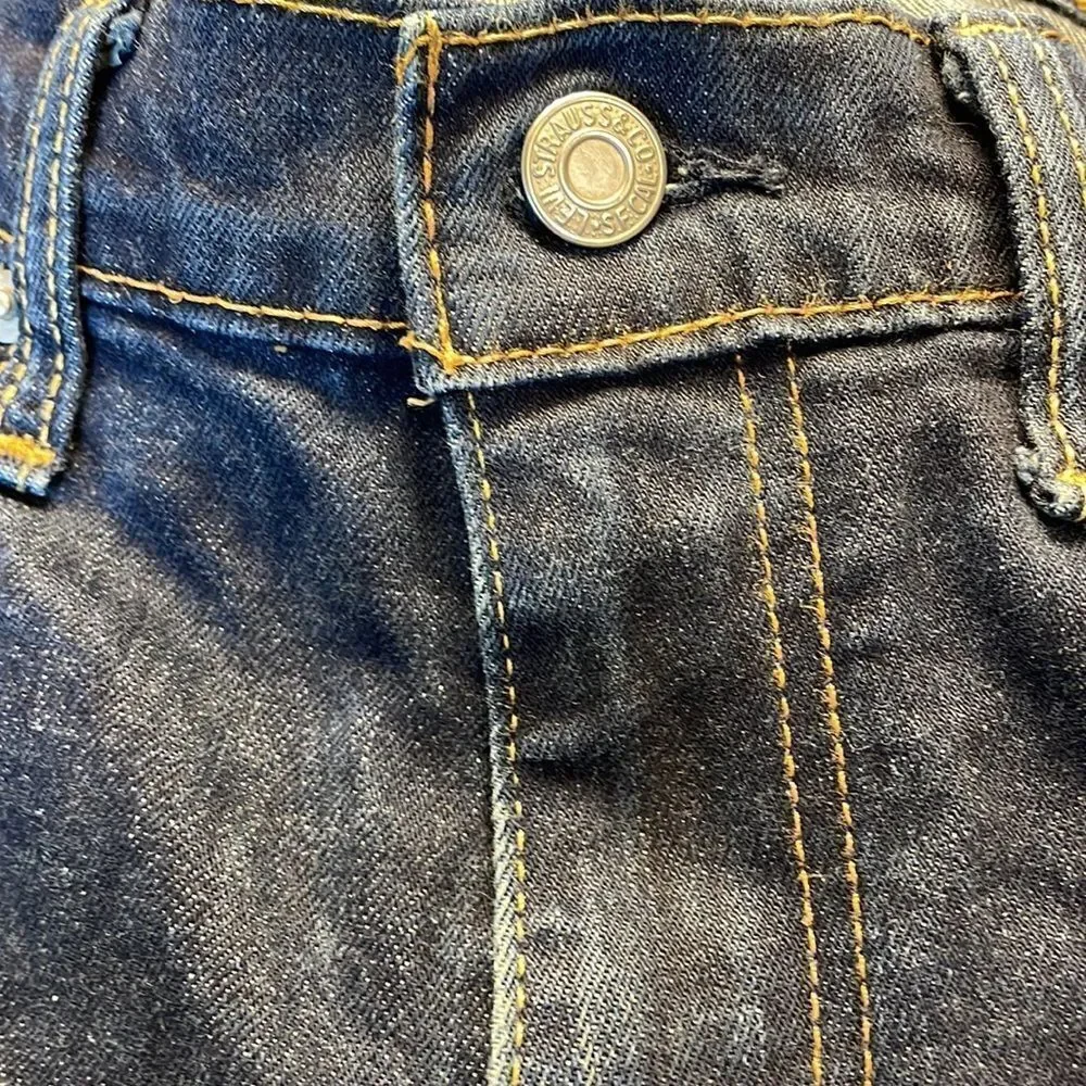 LEVI’S Mens dark blue jeans
